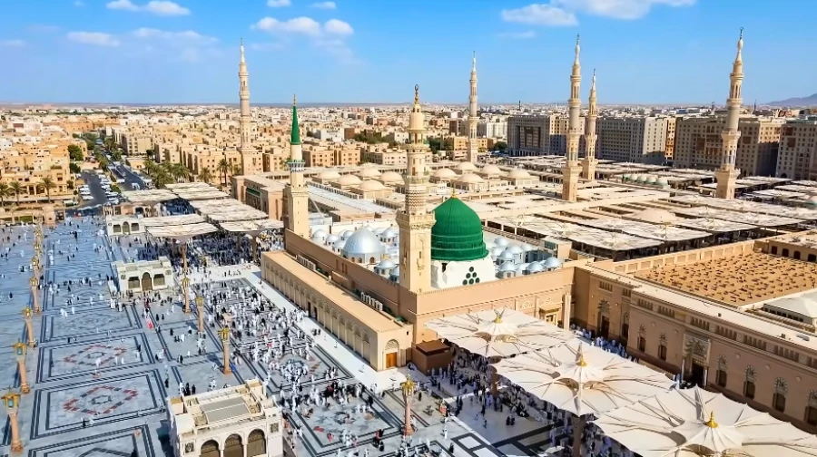 Jeddah to Madinah Taxi — private licensed transfer for Umrah pilgrims arriving at King Abdulaziz International Airport, 24/7