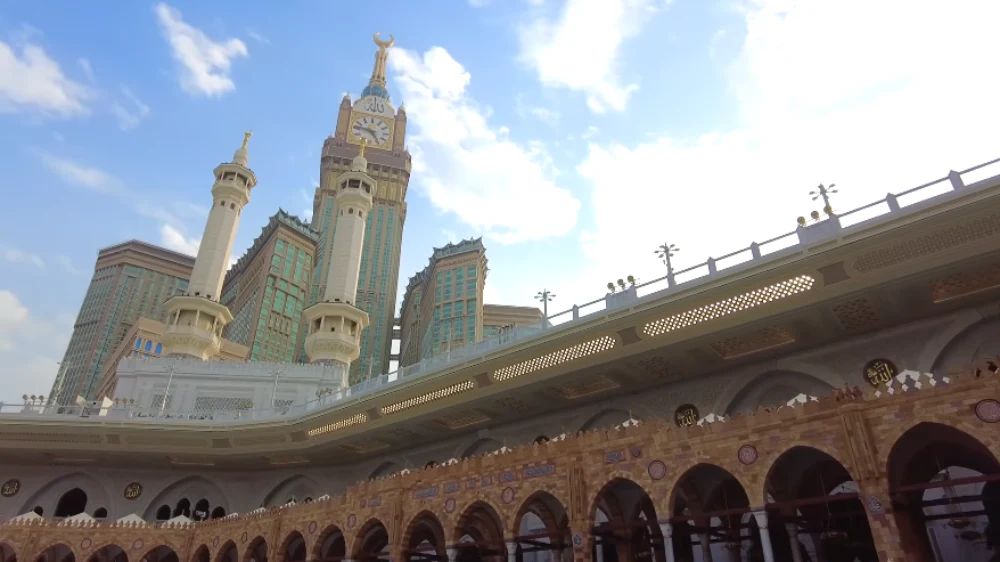 Complete Umrah Transfer Package, airport to airport private taxi, Saudi Arabia