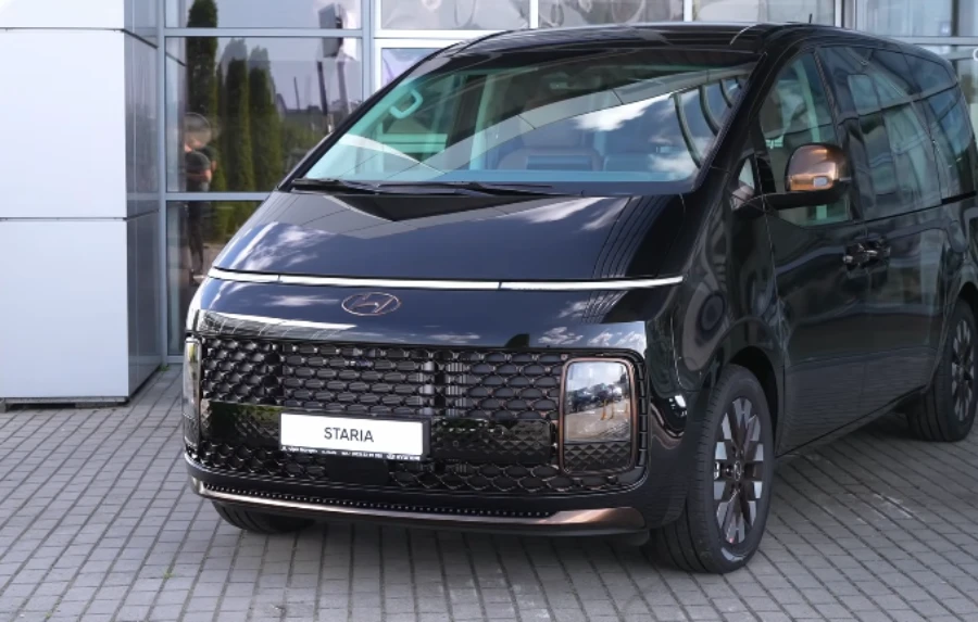 Hyundai Staria minivan taxi for Umrah families, private licensed driver, Saudi Arabia